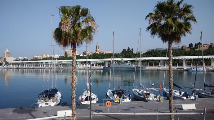 Atraque, muelle, barcos, náutico, turismo, turistas, palmeral, catedral, Málaga.