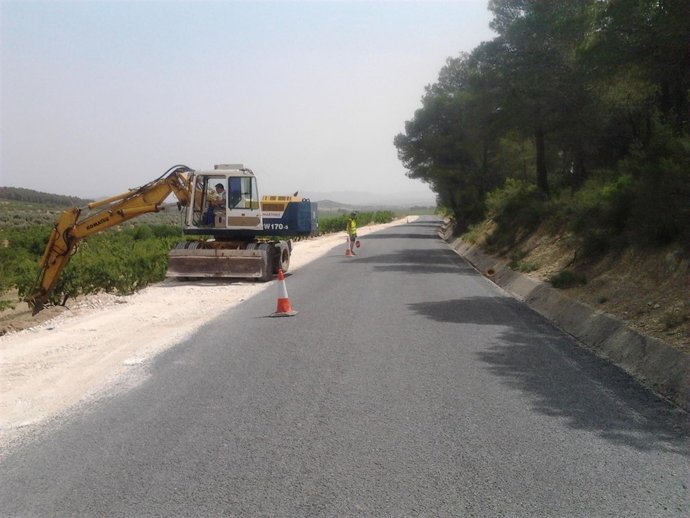 Obras en la carretera de Benizar
