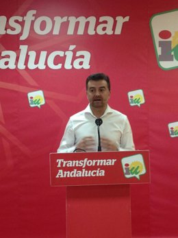 El coordinador general de IULV-CA, Antonio Maíllo, en rueda de prensa este lunes