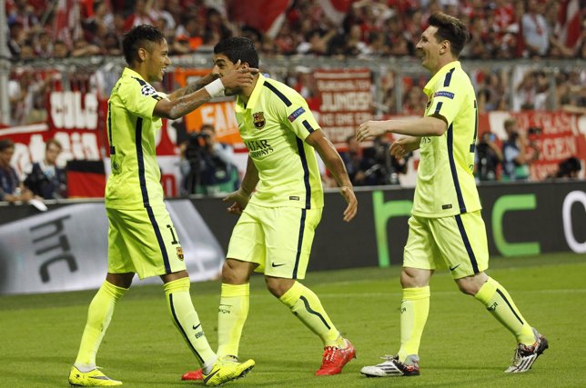 Neymar, Suárez y Messi celebran el primer gol en Múnich