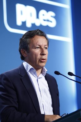 Carlos Floriano en la sede del PP