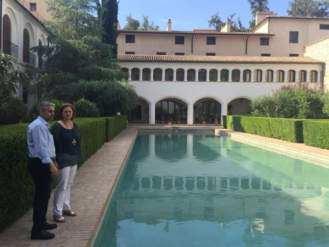 La directora de Bienes Culturales y el jefe de Servicio de Museos 