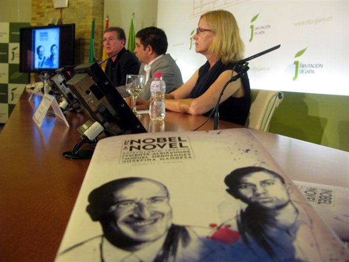 Riquelme, Reyes y Cortés presentan el libro 'De Nobel a novel'.