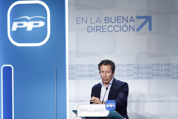 Carlos Floriano en la sede del PP