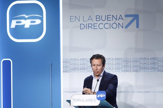 Carlos Floriano en la sede del PP