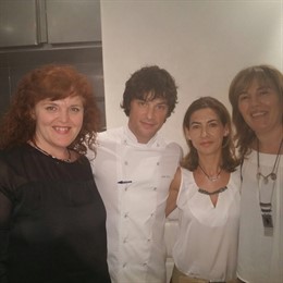 Puri Caja Romero, Ana Pérez Quinto y Ana Pérez con el cocinero Jordi Cru