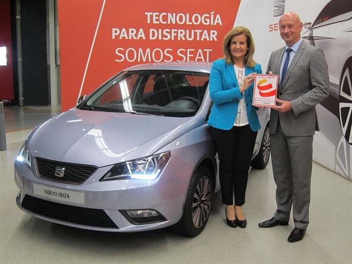 Ministra Fátima Báñez, vicepte.De RRHH de Seat Josef Schelchshorn