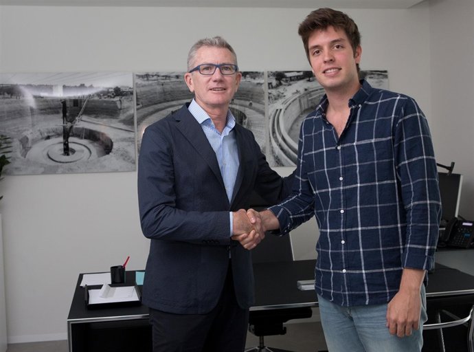 El presidente del Grupo Aguas con Pablo González, fundador de Pangea