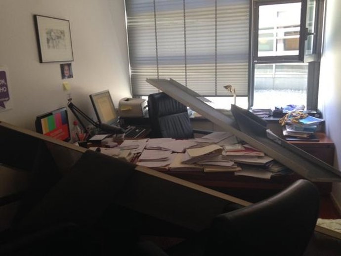 Despacho de la diputada Laura Seara, tras la caída del techo