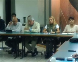 El expresidente del Gobierno Felipe González en una reunión con la MUD