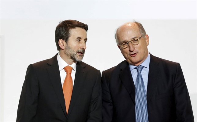 Repsol Chairman Antonio Brufau and Chief Executive Officer Josu Jon Imaz speak a