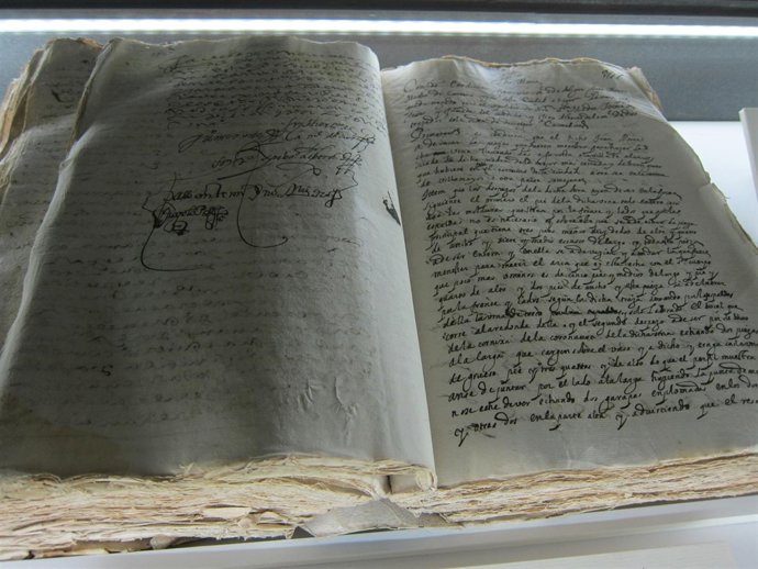 Libro con el documento