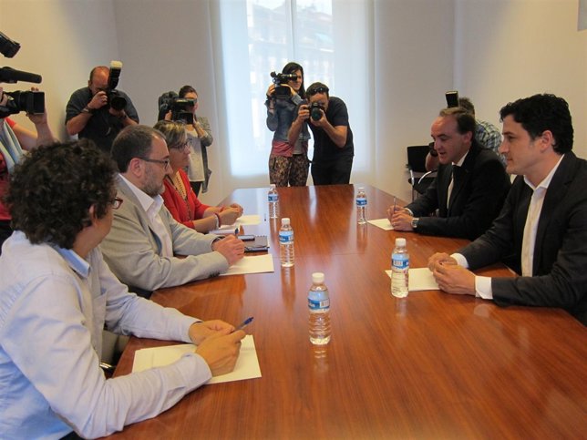 Reunión entre UPN e I-E