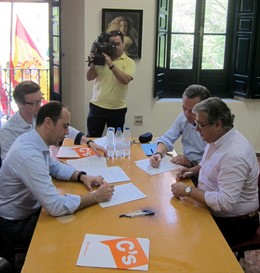 Reunión entre el PP y C's, con Zoido y Millán