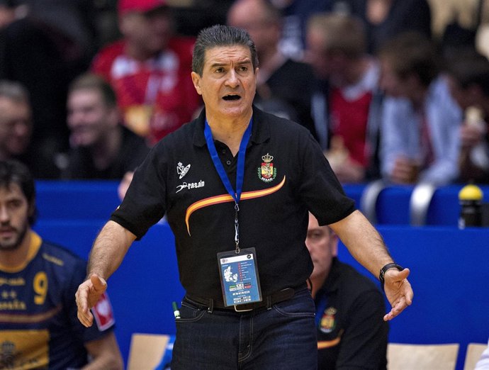 Manolo Cadenas, seleccionador español de balonmano
