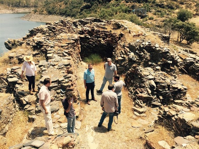 Visita de Rafael Valdivielso al yacimiento de Peñalosa