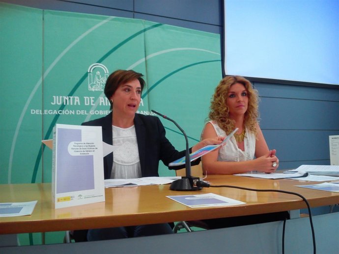 García y Palomares en la presentación de la guía para las familias.