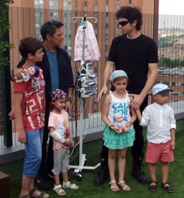 Alejandro Sanz visita 'El Jardín de mi Hospi' en el 12 de octubre