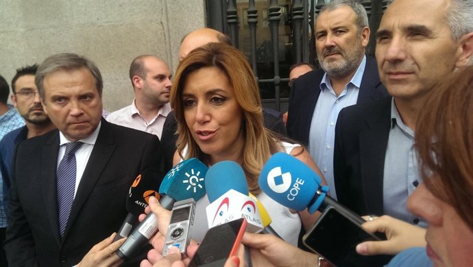Susana Díaz visita la capilla ardiente de Pedro Zerolo