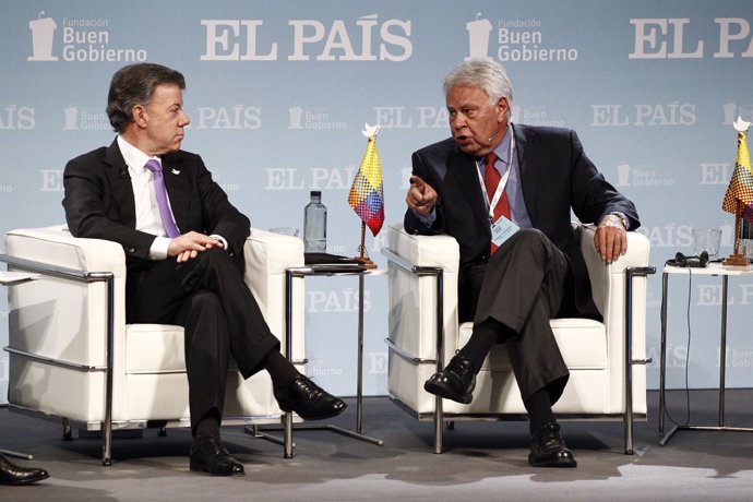 Juan Manuel Santos y Felipe González.