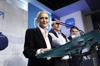Cifuentes espera que C's utilice en la negociación en Madrid la misma vara de medir que en Andalucía