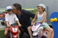Alejandro Sanz solidario con 'Juegaterapia' y los niños del 12 de Octubre