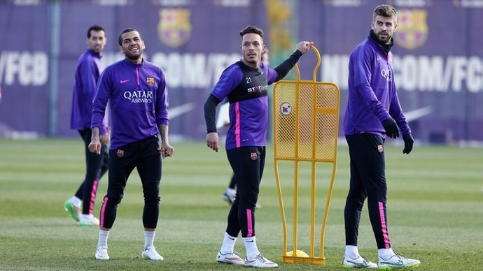 Alves, Adriano y Piqué 