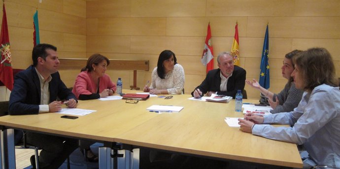 Tudanca y Fernández en el primer encuentro formal entre PSOE y Podemos