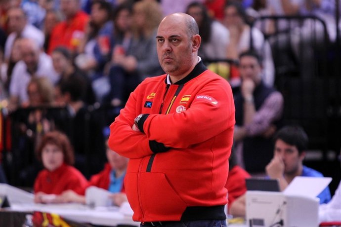 Lucas Mondelo, seleccionador nacional femenino de baloncesto