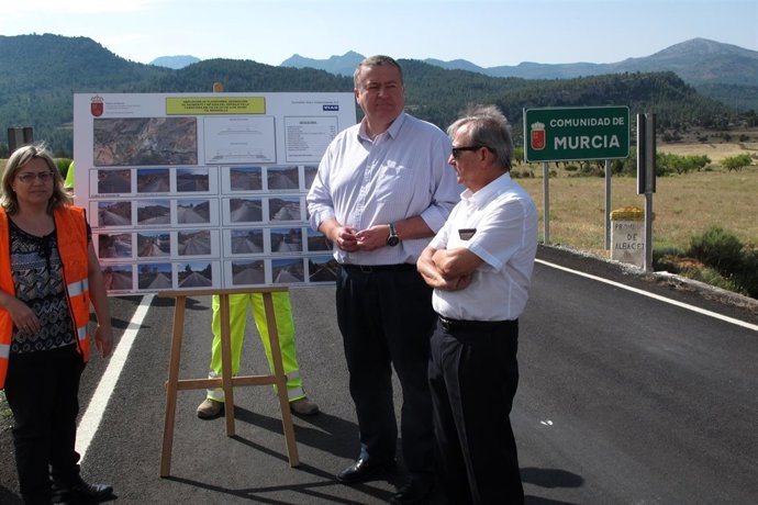 El consejero de Fomento, en su visita a la carretera de Nerpio