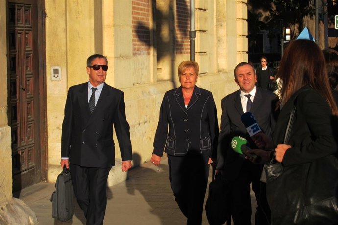 Milagrosa Martínez entrando al TSJCV