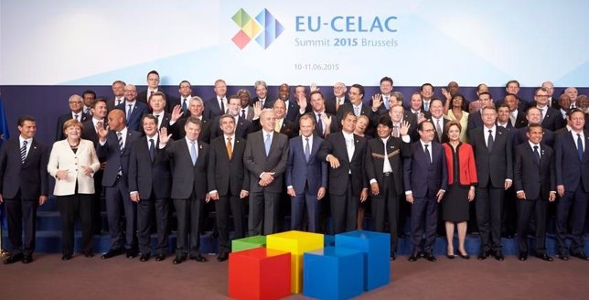 Líderes asistentes a la cumbre UE CELAC en Bruselas