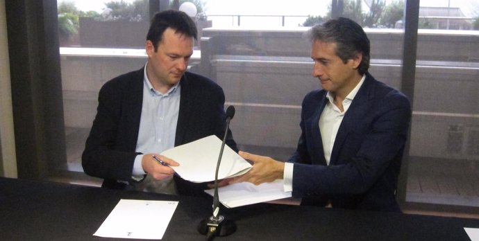 PP de Santander firma el compromiso de Ciudadanos