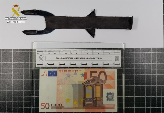Material intervenido por la Guardia Civil para estafas en cajeros.