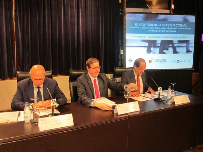 Jorge Fernández Díaz y el directivo de Google, Francisco Ruiz Antón