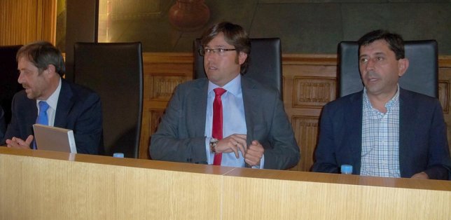 Emilio Orejas, (centro) con Lupicinio Rodrigo (izq) y Jaime González (drcha)