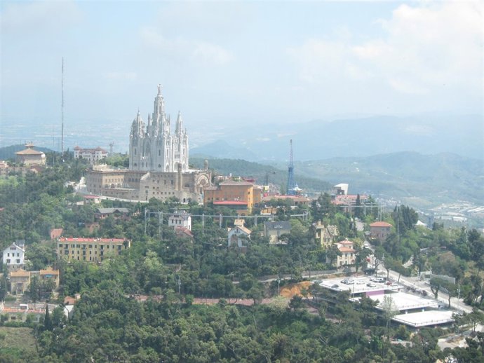 El Tibidabo De Barcelona, En La Sierra De Collserola