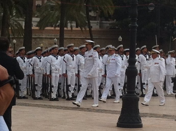 Su Majestad el Rey Felipe VI pasa revista a las tropas en Cartagena