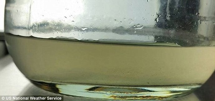 Agua de lluvia lechosa