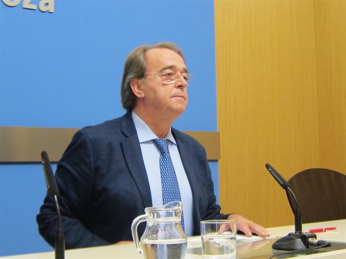 El candidato del PSOE, Carlos Pérez Anadón