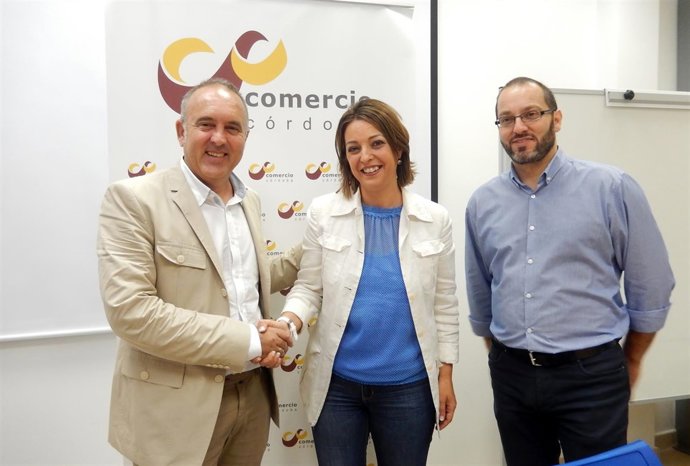 Ambrosio, entre Rafael Bados (Comercio Córdoba) y David Luque (PSOE)