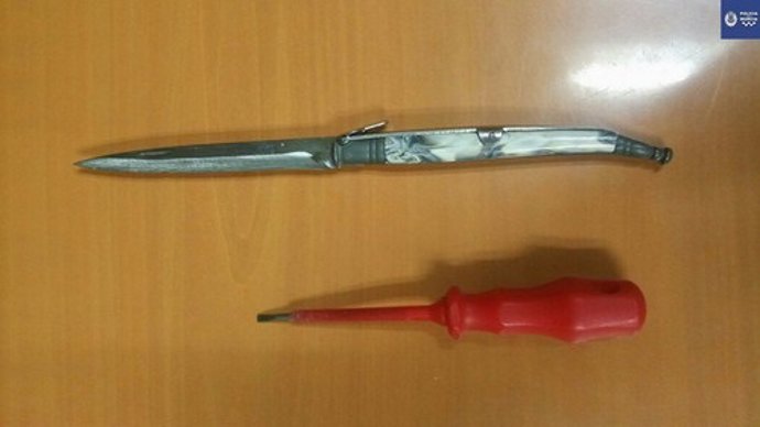 Imagen del cuchillo y el destornillado intervenido