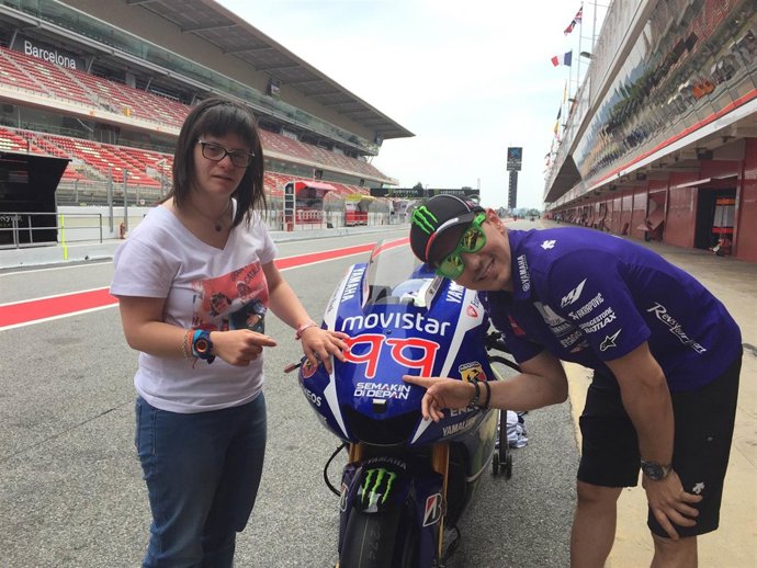 Anna Vives y Jorge Lorenzo antes del GP de Catalunya