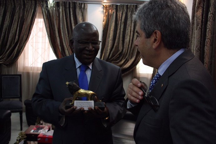 Secrt.Gral Ministerio Asuntos Exteriores, A.Kébé, y conseller Presid.F.Homs