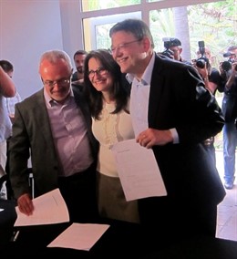Montiel, Oltra y Puig tras firmar el acuerdo programático