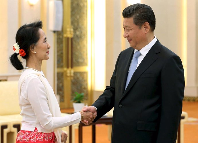 China's President Xi shakes hands with Myanmar pro-democracy leader Aung San Suu