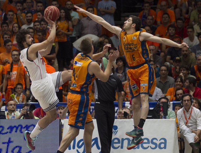 El Real Madrid gana al Valencia Basket en La Fonteta