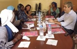 El conseller F.Homs visita la asociación Femmes Juristes de Senegal