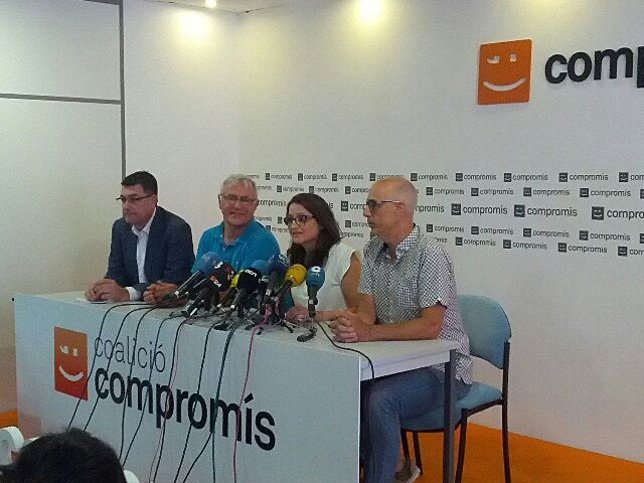 Rueda de prensa de Oltra y retso de miembros de Compromís