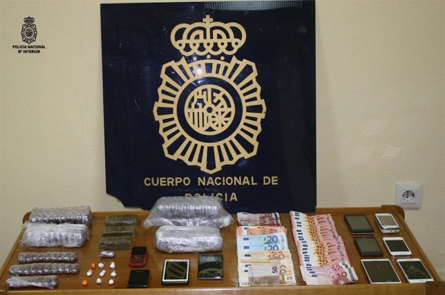 Material intervenido a joven detenido en Ourense por tráfico de drogas